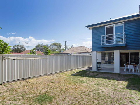 Relax At Pacific 1 / 26 Pacific Avenue Private Duplex With Enclosed Yard - Taree Accommodation 3