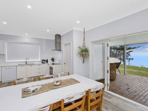 Toukley Waterfront Oasis - Taree Accommodation 5