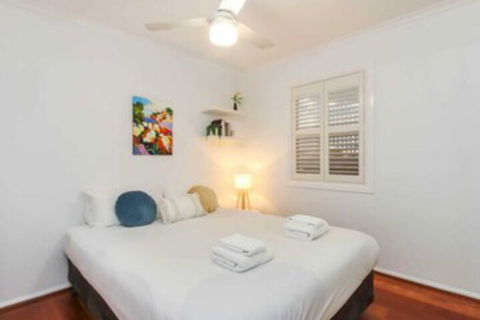 Stylish 3BD Family Home In Leafy Paddington - Taree Accommodation 0