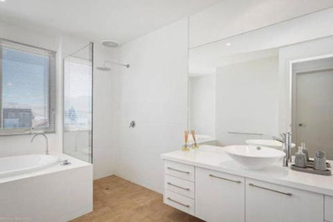 SEA NOOK Seconds From The Beach - Taree Accommodation 5