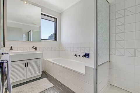 On The Hill At Metung - Taree Accommodation 7