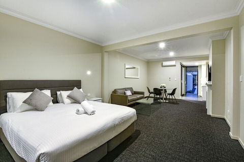 Aloha Central Premium Studios - Taree Accommodation 5