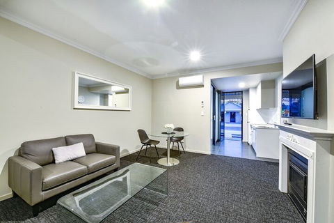 Aloha Central Premium Studios - Taree Accommodation 4