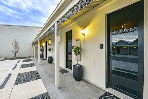 Aloha Central Premium Studios - Taree Accommodation 1