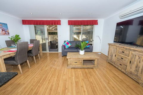 Ajax Avenue 2 / 35 Nelson Bay - Taree Accommodation 1