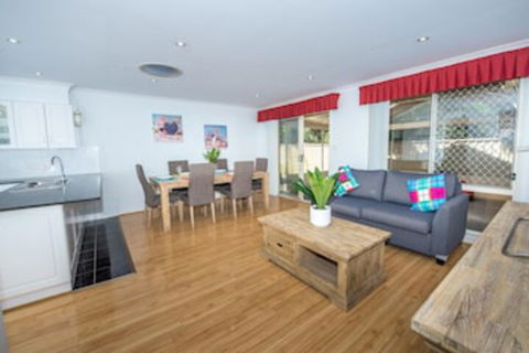 Ajax Avenue 2 / 35 Nelson Bay - Taree Accommodation 0