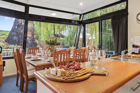 Boats And Bedzzz Houseboat Stays & Renmark River Villas - Taree Accommodation 4