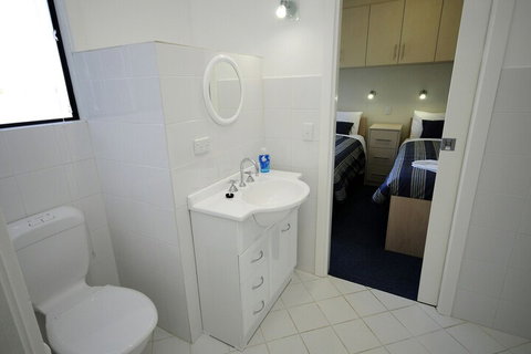 Boats And Bedzzz Houseboat Stays & Renmark River Villas - Taree Accommodation 3