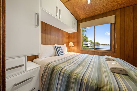 Boats And Bedzzz Houseboat Stays & Renmark River Villas - Taree Accommodation 5