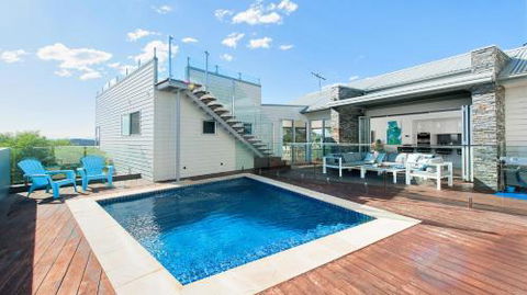The Lookout Ultra Modern & Luxurious - Taree Accommodation 3