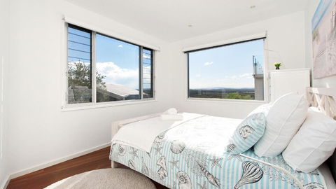 The Lookout Ultra Modern & Luxurious - Taree Accommodation 6