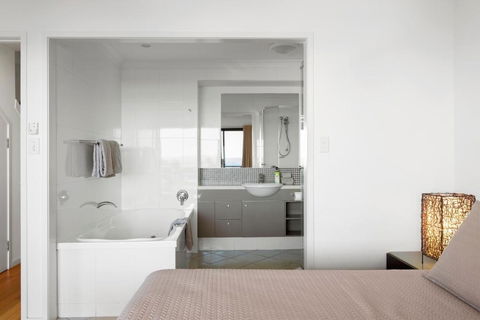 Apartment 27 Shorelines On Hamilton Island - Taree Accommodation 5