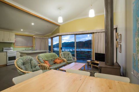 Arthur Riverfront & Sea Lodge Downstream - Taree Accommodation 1