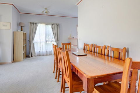 Avalon Cottage - Taree Accommodation 3