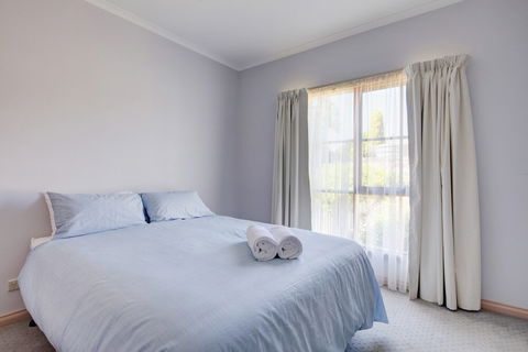 Avalon Cottage - Taree Accommodation 5