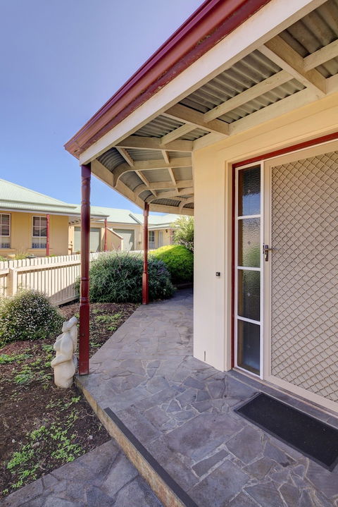 Avalon Cottage - Taree Accommodation 0