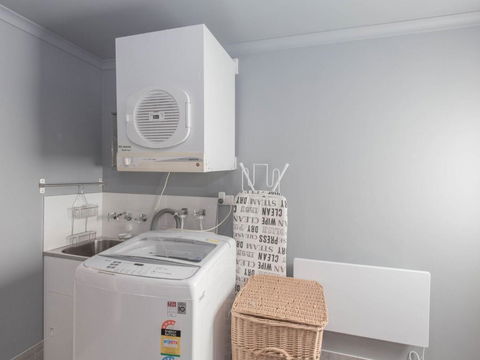 Oak & Barrel / 7 Twynam Street - Taree Accommodation 1