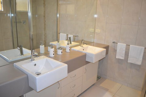 Cypress Drive Townhouse - Taree Accommodation 6