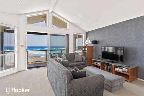 Absolute Waterfront At Anna Bay - Taree Accommodation 3