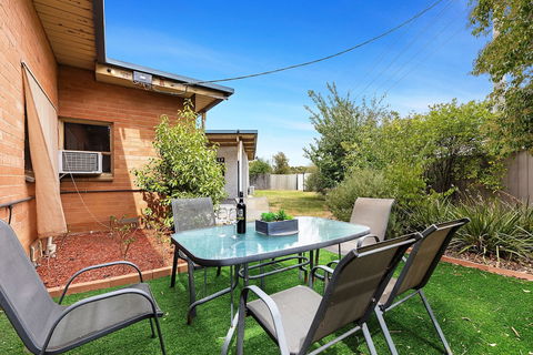 The Gazebo Place - Spacious 4 Bedroom Near Murray River - Taree Accommodation 0
