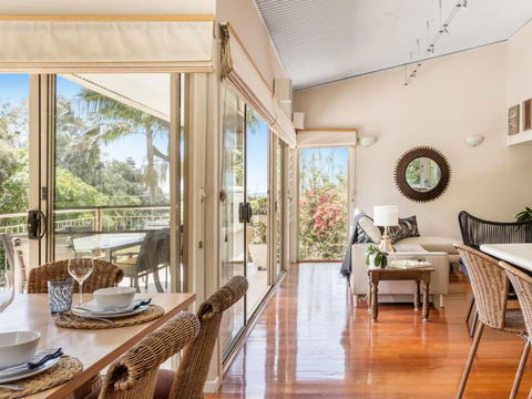 The Stanwell Beach Glass House Beach & Pool - Taree Accommodation 6