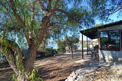 CDC 625 Beach House Incl.rear 2BR Studio - Taree Accommodation 3