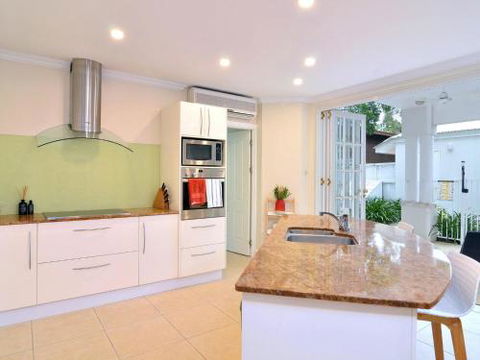 Walk To The Ocean In Five Minutes - Taree Accommodation 4