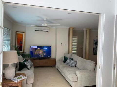 Walk To The Ocean In Five Minutes - Taree Accommodation 5