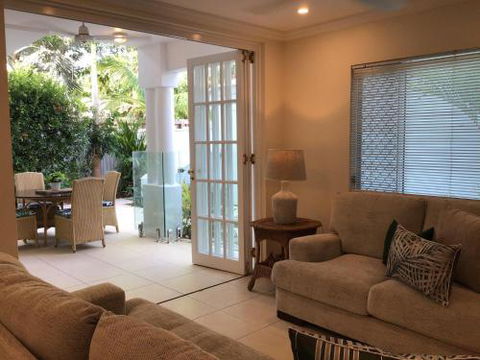 Walk To The Ocean In Five Minutes - Taree Accommodation 0