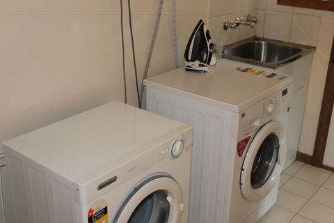 Australian Home Away At Doncaster Andersons Creek 2 - Taree Accommodation 7
