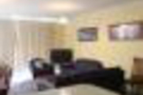Twin Seasons 5 Deluxe Holiday Apartment - Taree Accommodation 5