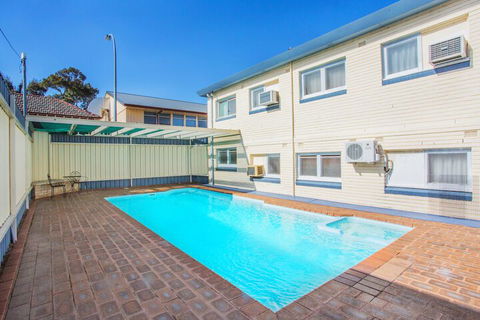 Cowra Motor Inn - Taree Accommodation 1