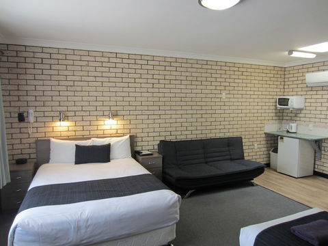 Cowra Crest Motel - Taree Accommodation 3