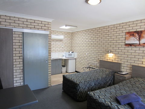 Cowra Crest Motel - Taree Accommodation 6