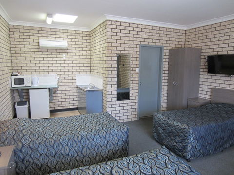 Cowra Crest Motel - Taree Accommodation 4