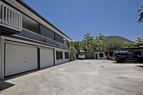 Rare Modern Unit W Private Fenced Garden Close To The Beach PC5 - Taree Accommodation 0