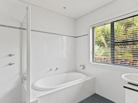 Aqua Shores Penthouse - Taree Accommodation 4