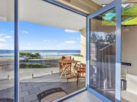 Aqua Shores Studio - Taree Accommodation 1