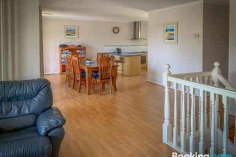 Endeavour 6 - Taree Accommodation 6