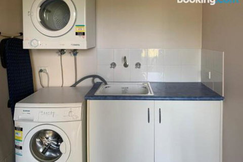 Endeavour 6 - Taree Accommodation 0