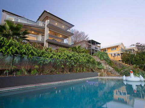 Absolute Waterfront Lakehouse Fishing Point Waterfront Pool Jetty - Taree Accommodation 0