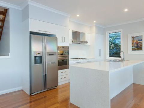 Absolute Waterfront Lakehouse Fishing Point Waterfront Pool Jetty - Taree Accommodation 5