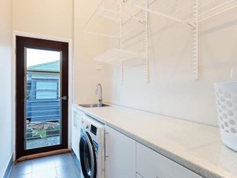 Absolute Waterfront Lakehouse Fishing Point Waterfront Pool Jetty - Taree Accommodation 1