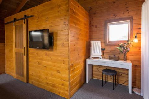 Coleys Beach House Yallingup - Taree Accommodation 4