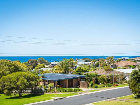 Williams Wonder Large Beach House - Taree Accommodation 4