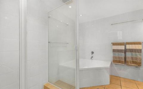 Apartment 5 Commodore - Taree Accommodation 6