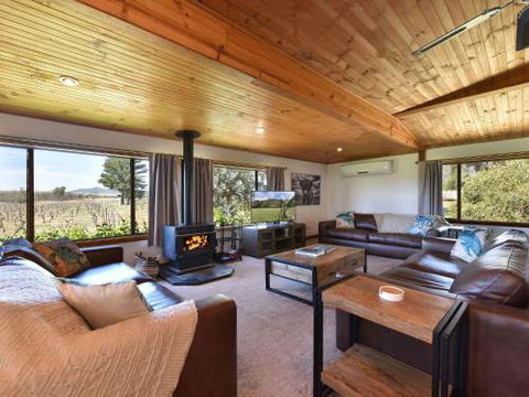 Soldiers Cottage Picturebook Vineyard Home - Taree Accommodation 5