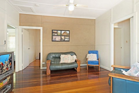 Close To Water Restaurants & Clubs Toorbul St. Bongaree - Taree Accommodation 3