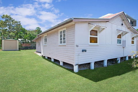 Close To Water Restaurants & Clubs Toorbul St. Bongaree - Taree Accommodation 0