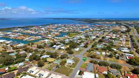 Mandurah Estuary Breeze - Taree Accommodation 1